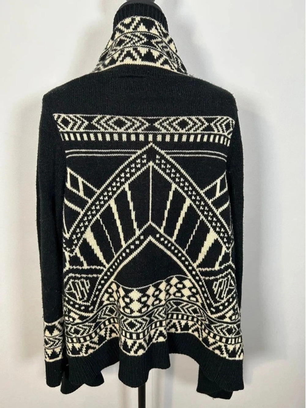 Love Point S/M Black Cream Aztec Geometric Open Front Cardigan Sweater